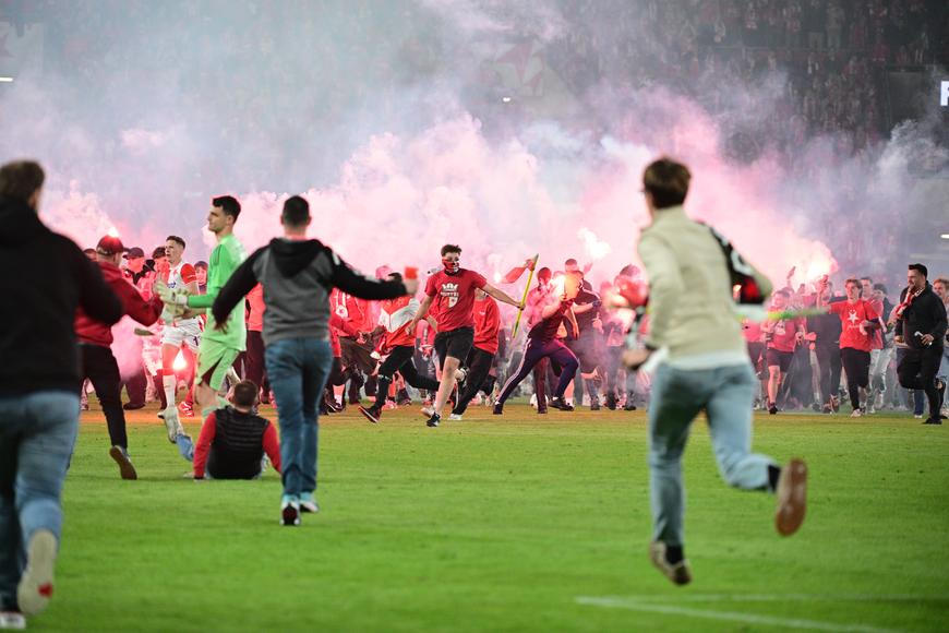 Ultras Slavie mají další problém. Důvodem je mlčení ke skandálu na derby