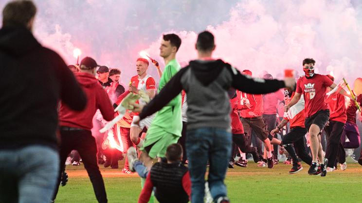 fanoušci, pyrotechnika