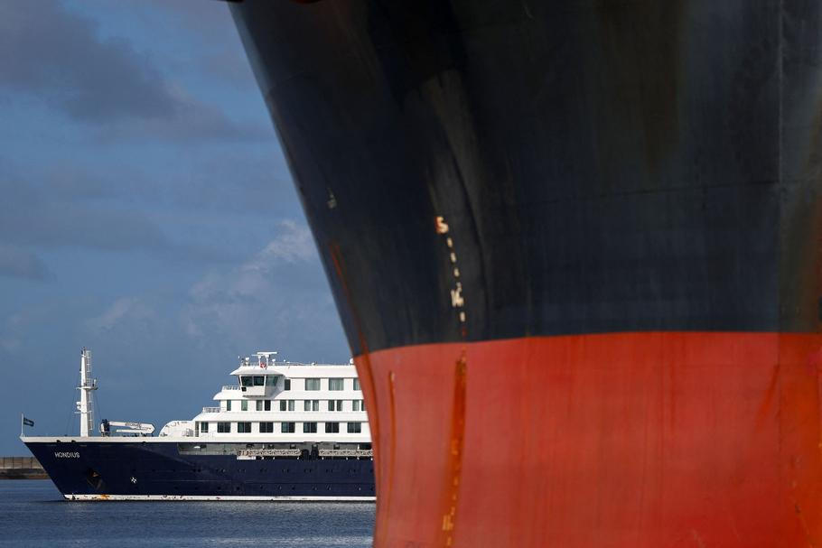 The cruise ship MV Hondius arrives at the port of Granadilla de Abona after being affected by a hantavirus outbreak, in Tenerife