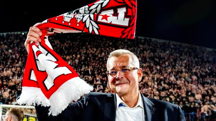 Šéf Slavie Jaroslav Tvrdík se šálou tribuny Sever