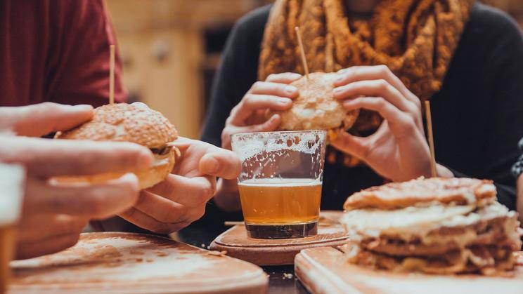 Ilustrační fotografie, pivo, restaurace, DPH, EET, služby, 2018