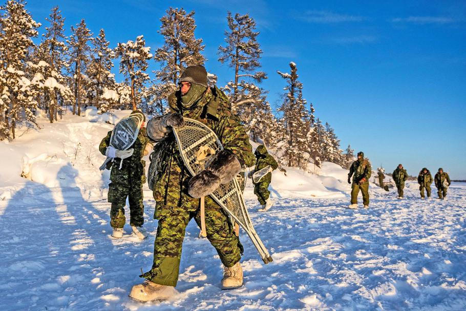 Canadian troops conduct arctic exercises