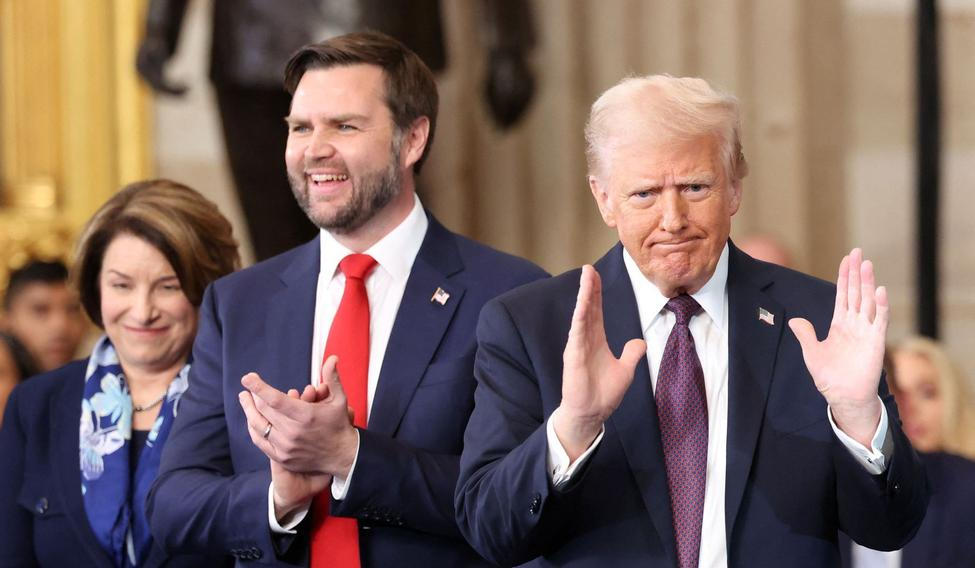K Trumpově výhře v prezidentských volbách v roce 2024 velkou měrou přispěl jeho slib, že sníží inflaci. Nyní jsou však Američané nespokojení s jeho ekonomickou politikou a mnozí prezidenta viní z vysokých cen na čerpacích stanicích.