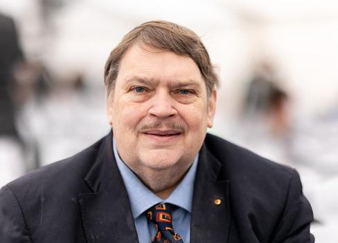 Bernd Posselt v rozhovoru pro Aktuálně.cz popisuje, proč je cesta do Brna pro vyhnané rodiny silně osobní záležitostí a proč podle něj Češi a sudetští Němci sdílejí jednu kulturu – jen ve dvou jazycích.