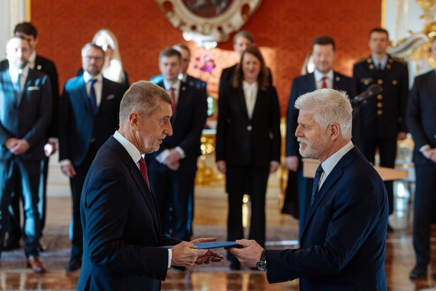 Babiš nebo Pavel? Průzkum ukázal, koho chtějí Češi na summitu NATO