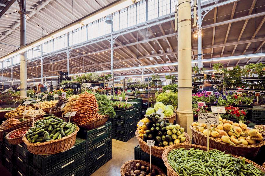 Hala 22 je dnes označována za největší zeleninový a farmářský trh v Praze. Otevřeno má šest dní v týdnu a nabídka se průběžně mění podle sezony. 