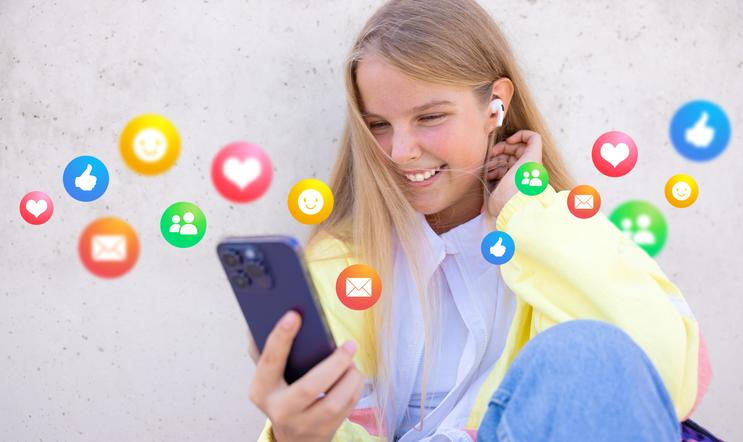 Teenage,Girl,Using,Social,Media,Apps,On,Mobile,Phone