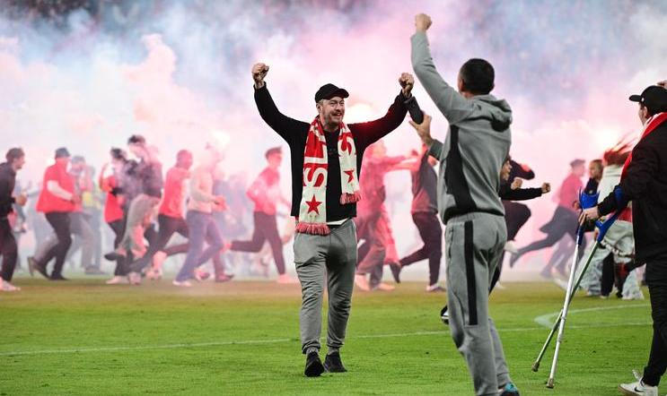 Slavie vnikli na hřiště během derby se Spartou