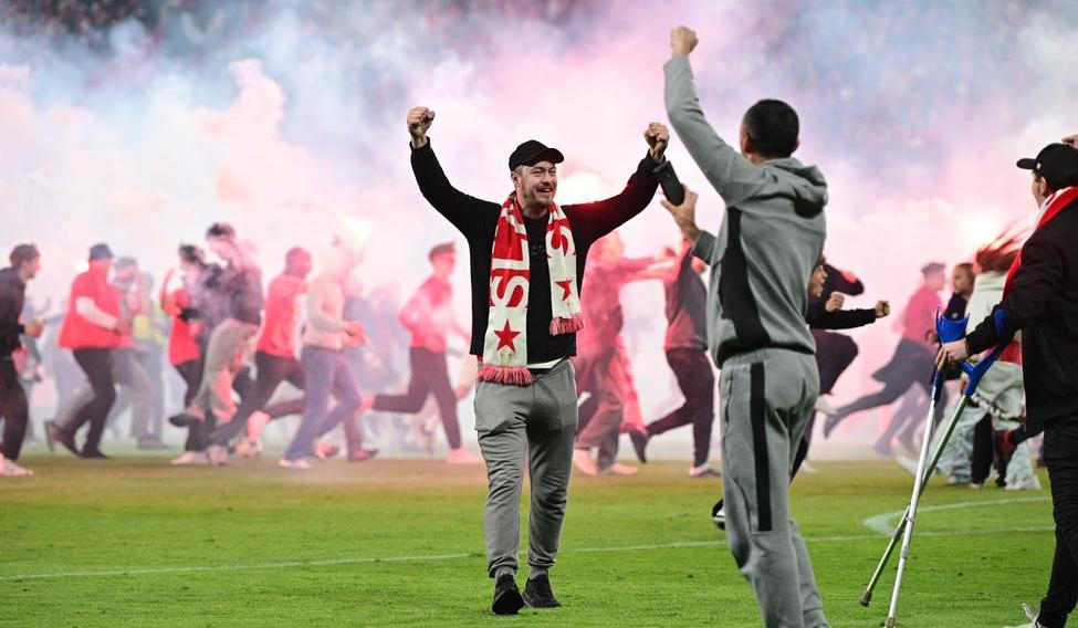 Slavie vnikli na hřiště během derby se Spartou