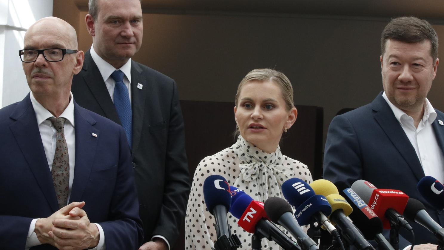 U expertů skončila poslední. Favoritka ANO, Motoristů a SPD i tak získá ...
