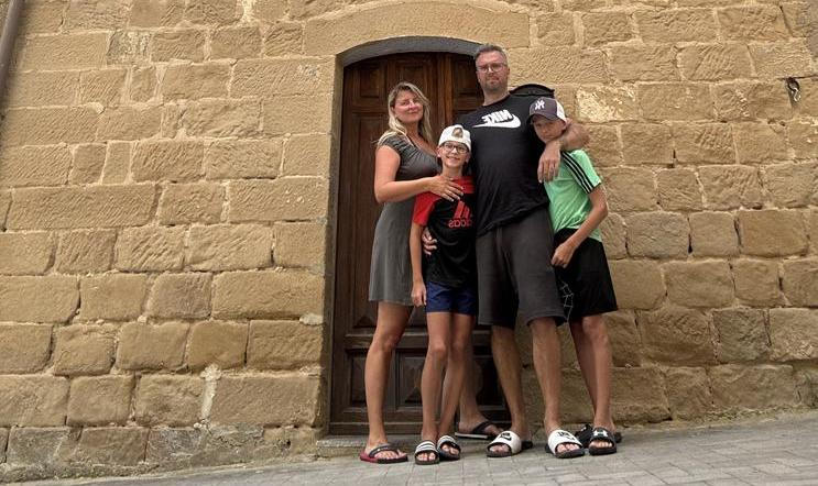 Po jediné prohlídce a bez znalosti italštiny si manželé ze severu Čech splnili sen o domě u moře - koupili domek v horské vesnici na Sicílii. Původně přitom hledali některý z proslulých „domů za euro“. 