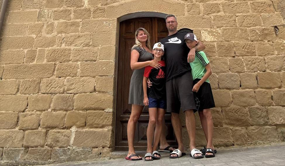 Po jediné prohlídce a bez znalosti italštiny si manželé ze severu Čech splnili sen o domě u moře - koupili domek v horské vesnici na Sicílii. Původně přitom hledali některý z proslulých „domů za euro“. 