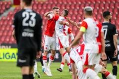 Slavie se radují z gólu v zápase Slavia Praha - Jablonec