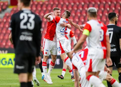 Slavie se radují z gólu v zápase Slavia Praha - Jablonec