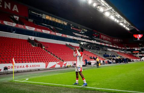 Samuel Isife ze Slavie se raduje z gólu v zápase Slavia - Jablonec