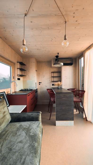 Tiny houses, maringotky, luxusní stany nebo mobilní domky často balancují na hraně mezi mobilním zařízením a stavbou podléhající stavebnímu zákonu. 