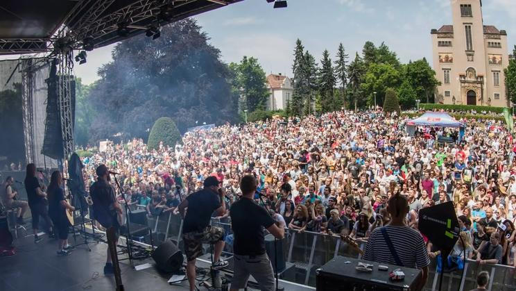 Kapela Divokej Bill vystoupí na festivalu Mezi ploty i letos. Hudebně-divadelní akce na podporu duševního zdraví proběhne od 30. do 31. května.