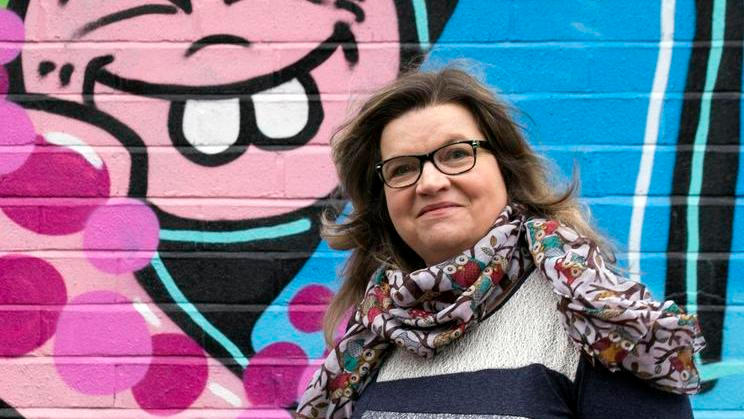 Spisovatelka Iva Pekárková žije už více než 20 let v Londýně. Píše knihy a v současnosti pracuje jako kostelnice v unitářském kostele.