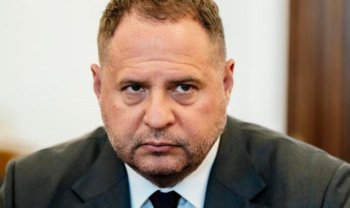 Bývalý šéf kanceláře ukrajinského prezidenta Andrij Jermak se chce odvolat proti vazbě nařízené protikorupčním soudem. Jermak podle médií uvedl, že na kauci nemá peníze.