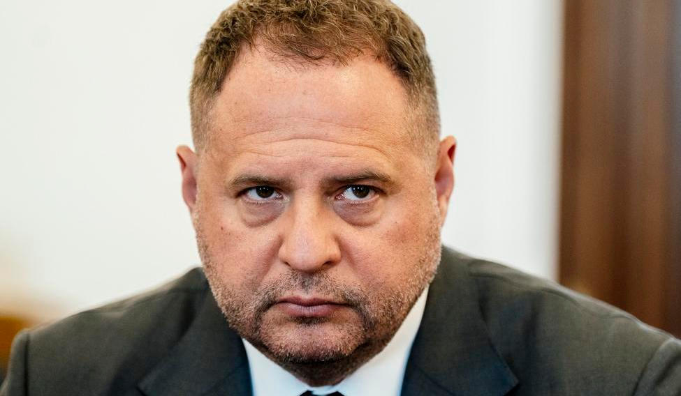 Bývalý šéf kanceláře ukrajinského prezidenta Andrij Jermak se chce odvolat proti vazbě nařízené protikorupčním soudem. Jermak podle médií uvedl, že na kauci nemá peníze.