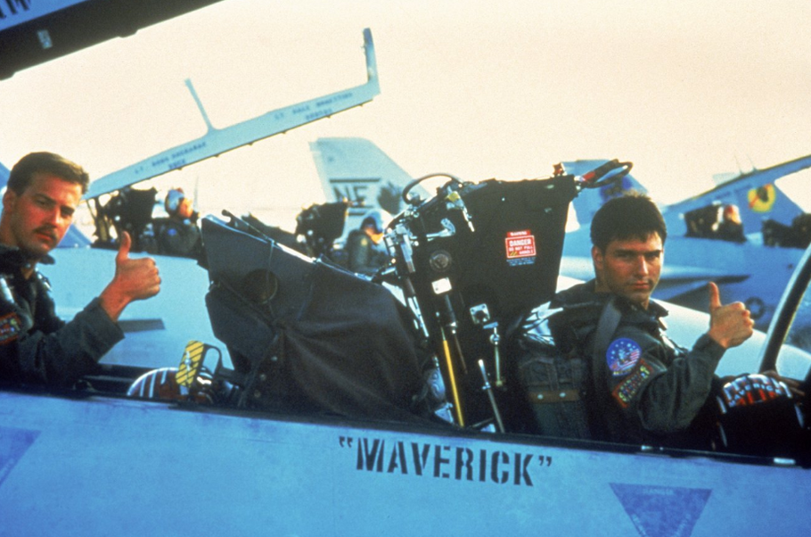 Anthony Edwards a Tom Cruise ve filmu Top Gun (1986).