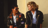 Kelly McGillisová jako Charlie a Tom Cruise coby pilot Maverick ve filmu Top Gun (1986).