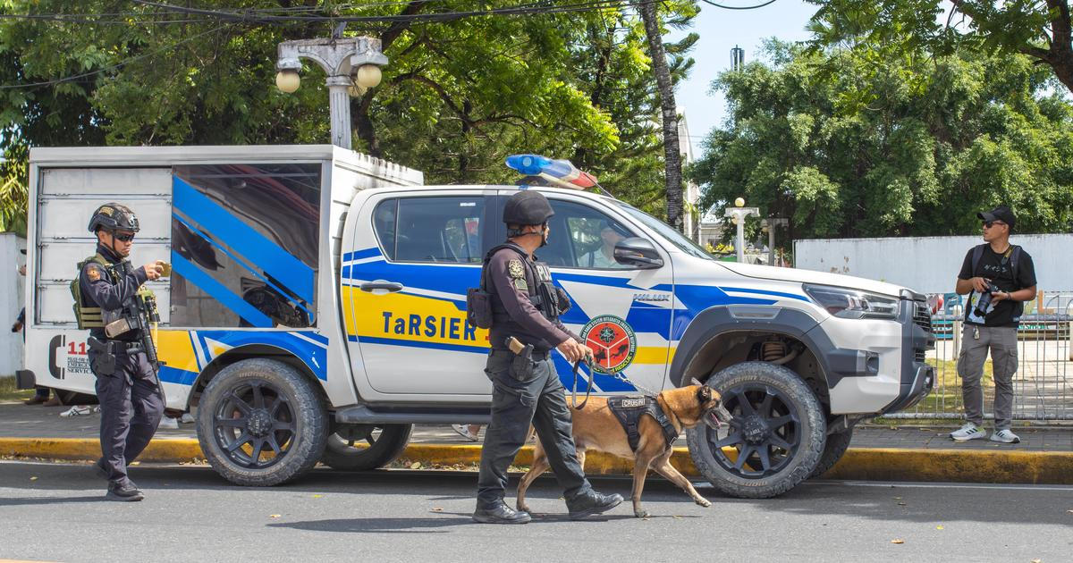 Pro šéfa filipínské policie si přišli agenti. Od pondělka se schovával v Senátu, pak utekl