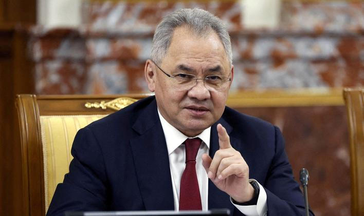 Šojgu se před novináři školácky přeřekl. Popletl počty o ukrajinských ztrátách