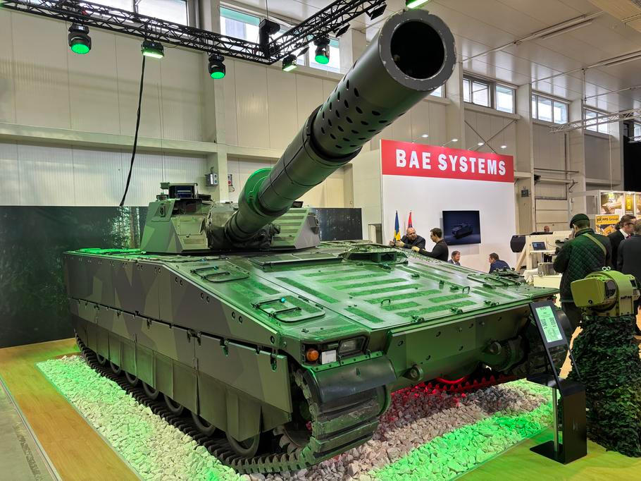 Švédský tank CV90120 má stejný podvozek jako bojová vozidla CV90, která si koupila česká i slovenská armáda.