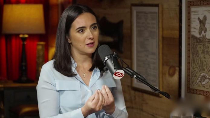 Bývalá tisková mluvčí Zelenského Julija Mendelová v rozhovoru s americkým moderátorem Tuckerem Carlsonem hovoří o zákulisí prezidentské kanceláře, mírových jednáních i osobním stylu ukrajinského prezidenta. 