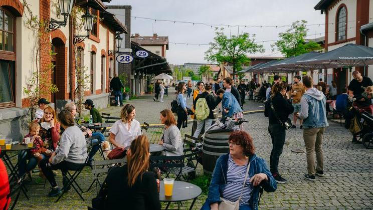 Hala 22 je zpět. Legendární farmářský trh se vrací do Holešovické tržnice.