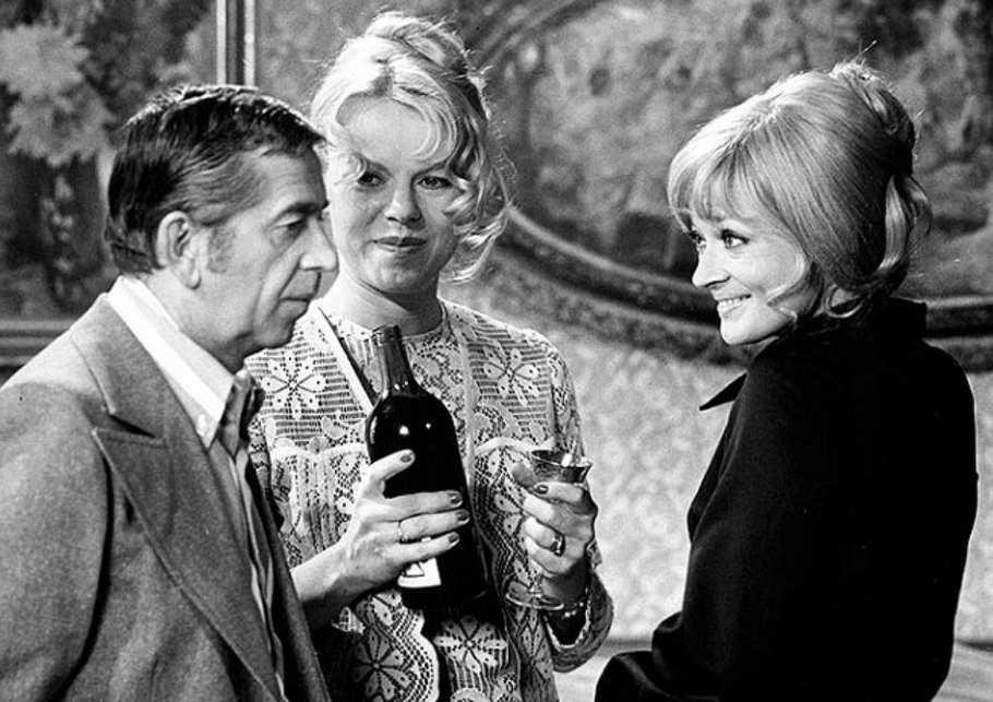 Iva Janžurová, Vlastimil Brodský a Jana Brejchová v komedii Hodíme se k sobě, miláčku? (1974).