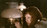 Iva Janžurová jako Štěpa ve filmu Juraje Herze Petrolejové lampy (1971).
