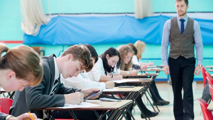 Maturita, zkouška, test, přijímačky, středoškolák, teenager, učitel