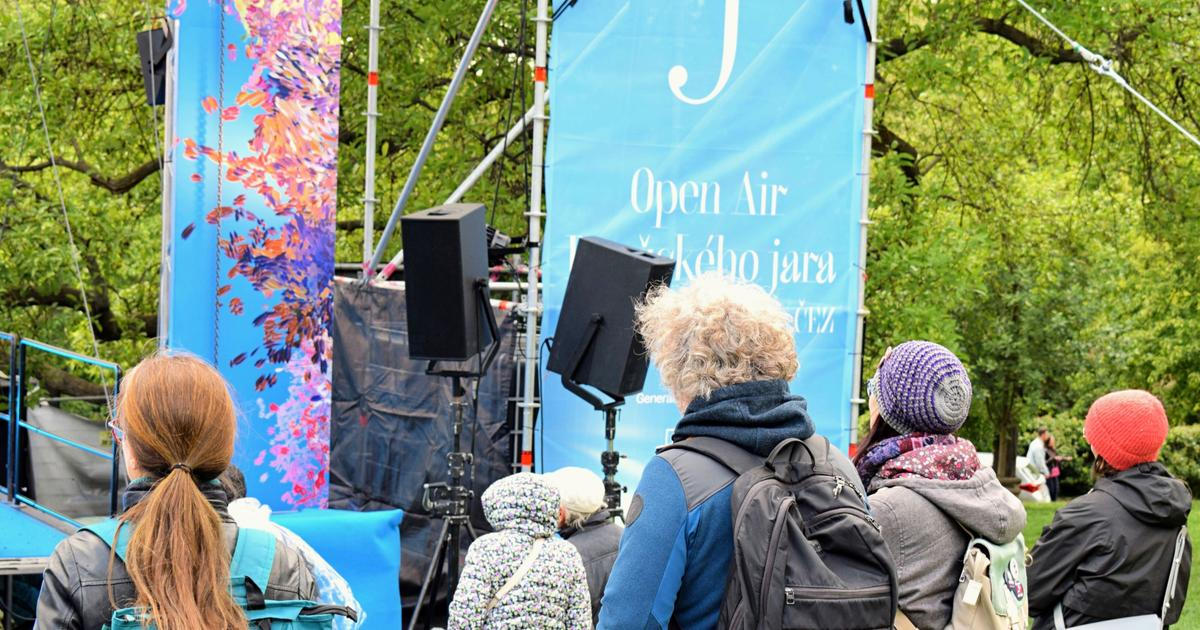 „Do koncertního sálu bych je nedostal.“ Pražské jaro lákalo rodiny programem v parku