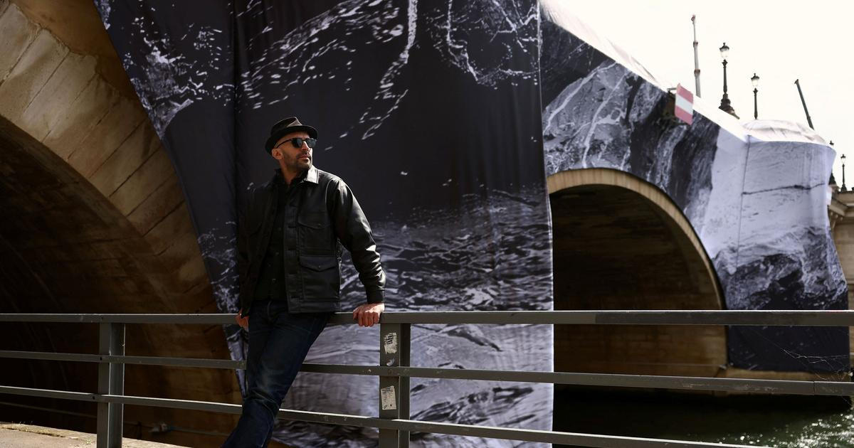 Nejstarší most v Paříži se změní v jeskyni. Na umělecké instalaci se podílí 800 lidí