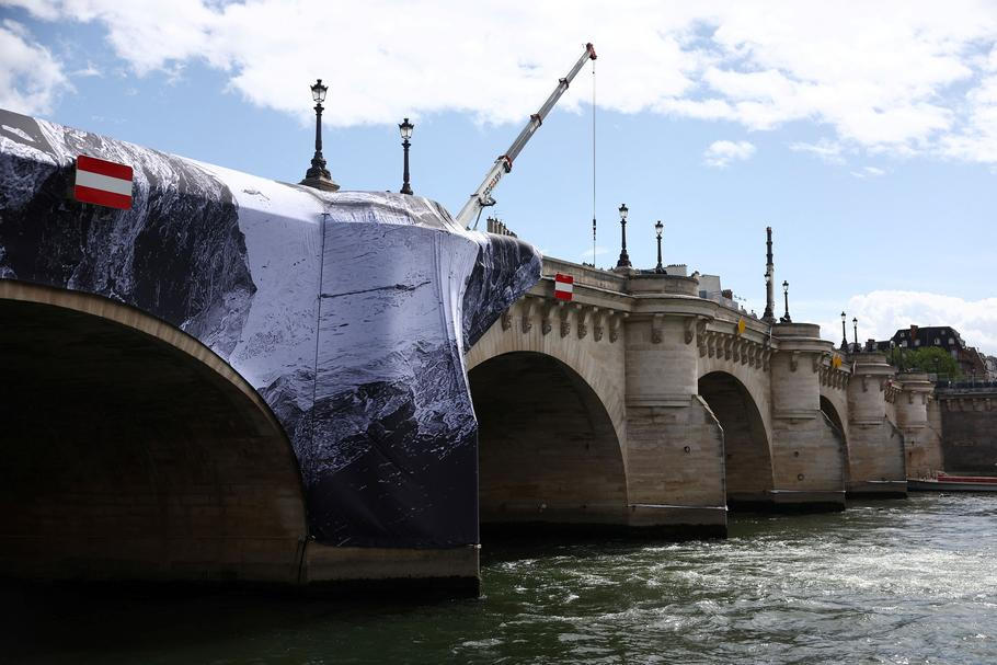 The Pont-Neuf bridge in Paris transformed into a temporary arwork by JR in homage to Christo