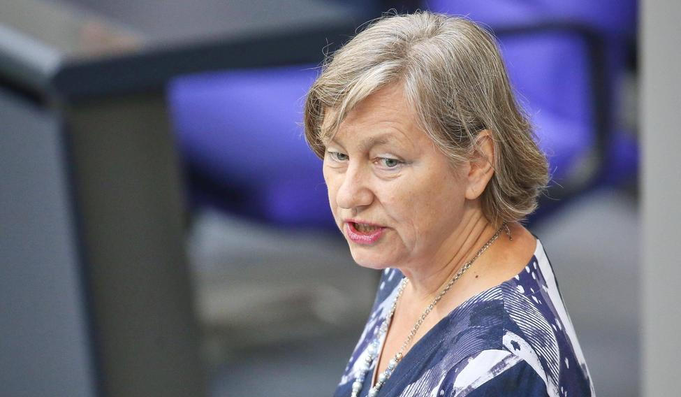 „Cílem sudetských Němců a i mým velkým přáním a mým cílem je, aby Česko zkrátka bezpráví vyhnání a s ním spojené utrpení uznalo. To nic nestojí. Ale je to velmi důležitý příspěvek ke smíření našich národů,“ uvedla ve čtvrtek poslankyně za stranu Alternativa pro Německo (AfD) a členka Německo-české parlamentní skupiny Martina Kempfová