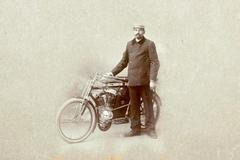 Narcis Podsedníček na motocyklu Laurin & Klement v roce 1901