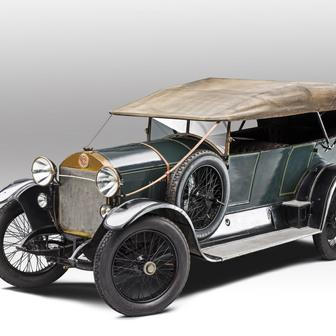 Laurin & Klement RK/M (1921) - Vůz vznikl z iniciativy legendárního závodníka a filmového průkopníka Saši Kolowrata-Krakowského. Sportovní speciál vycházel ze staršího vozu RK, který mladoboleslavská automobilka přepracovala pro závodní účely a osadila silnějším motorem o objemu 4,7 litru. Elegantní vůz se stal symbolem spojení luxusu, techniky a motorsportu v prvních letech Československa.
