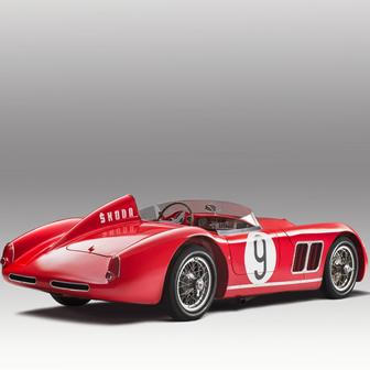 Škoda 1100 OHC (1957) - Škoda 1100 OHC představovala odvážný pokus mladoboleslavské automobilky vrátit se po válce na velké evropské závodní tratě včetně Le Mans. Elegantní otevřený speciál vznikl v roce 1957 a zaujal lehkou laminátovou karoserií, nízkou hmotností i moderní konstrukcí s trubkovým rámem. Vůz poháněl čtyřválcový motor o objemu 1089 cm³, který dokázal rozjet automobil až na rychlost kolem 200 km/h.