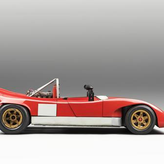 Škoda Spider B5 (1972) a Škoda Spider II (1975) - Škoda Spider B5 patřila na začátku 70. let mezi nejodvážnější závodní projekty mladoboleslavské automobilky. Nízký otevřený prototyp vznikl pro okruhové závody a vycházel ze zkušeností získaných při vývoji sportovních verzí modelů 1000 MB a 1100 MB. Díky lehké konstrukci, upravenému motoru a výrazné aerodynamice dokázal vůz konkurovat silnějším zahraničním soupeřům na domácích i evropských tratích.
