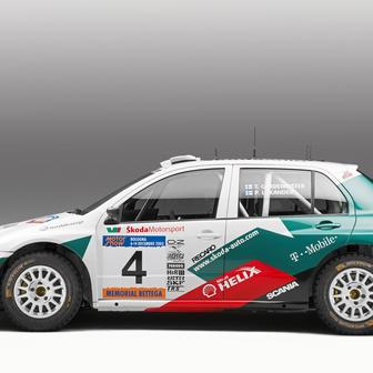 Škoda Fabia WRC (2003) - Škoda Fabia WRC navázala na projekt Octavia WRC a přinesla mladoboleslavské automobilce modernější a kompaktnější zbraň pro mistrovství světa v rallye. Soutěžní speciál debutoval v roce 2003 a díky kratšímu rozvoru, lepší ovladatelnosti a výkonnému přeplňovanému motoru představoval výrazný krok vpřed oproti svému předchůdci. Fabia WRC se rychle zařadila mezi respektované vozy světového šampionátu a pomohla značce upevnit pozici mezi elitními továrními týmy.