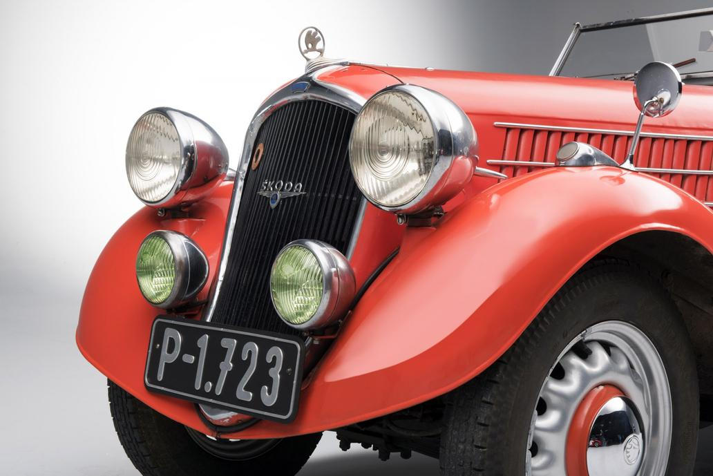 Lehký a spolehlivý model Popular Sport zvládl náročnou trasu přes zasněžené horské průsmyky i extrémní počasí, které tehdejší Rallye Monte Carlo pravidelně provázelo. Vůz poháněl čtyřválcový motor o objemu 1386 cm³ a díky nízké hmotnosti dokázal držet krok s mnohem výkonnějšími soupeři. Dodnes patří tento výsledek mezi nejlegendárnější v historii značky Škoda.