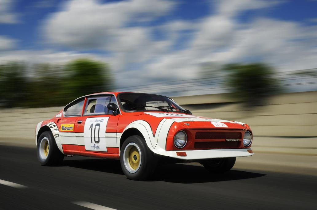 Škoda 180 RS a 200 RS (1974) - Škoda 180 RS a 200 RS představovaly v polovině 70. let obrovský technický skok československého motorsportu. Dvojice agresivně vyhlížejících prototypů vznikla jako základ pro plánovaný útok na mezinárodní rally scénu a už při prvních startech působila vedle domácí konkurence jako stroje z jiné galaxie. Vozy dostaly výkonné čtyřválcové motory, moderní podvozky a výrazně rozšířené karoserie, které jim dávaly vzhled skutečných závodních speciálů světové úrovně.