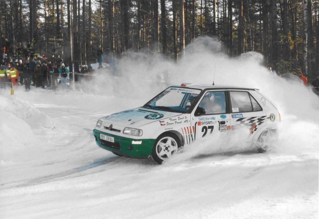 Škoda Felicia Kit Car (1995) - Škoda Felicia Kit Car navázala v polovině 90. let na úspěchy Favoritu a posunula mladoboleslavský motorsport na ještě vyšší úroveň. Moderní soutěžní speciál s pohonem předních kol vznikl pro kategorii Kit Car a rychle se zařadil mezi nejrychlejší vozy své třídy v mistrovství světa v rallye. Díky nízké hmotnosti, výkonnému atmosférickému motoru a výborné ovladatelnosti dokázala Felicia konkurovat i mnohem silnějším automobilům.