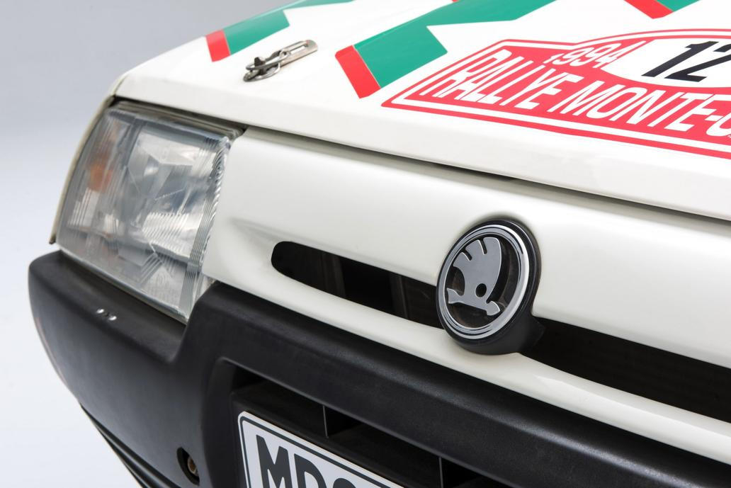 Největší triumfy přišly ve třídě do 1300 cm³, kde Škoda Favorit pravidelně vítězila například na Rallye Monte Carlo nebo RAC Rally. Automobilka navíc dokázala využít motorsport jako důležitou reklamu při vstupu na západní trhy po pádu železné opony. Favorit se tak stal symbolem nové éry značky Škoda a položil základy budoucích úspěchů moderních soutěžních speciálů z Mladé Boleslavi.