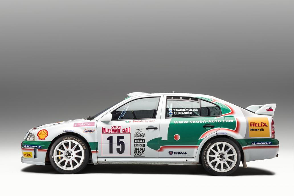 Škoda Octavia WRC (1999) - Škoda Octavia WRC znamenala pro mladoboleslavskou automobilku vstup do elitní kategorie mistrovství světa v rallye. Velký soutěžní speciál s pohonem všech kol a přeplňovaným motorem debutoval v roce 1999 a stal se prvním továrním vozem Škody pro nejvyšší třídu World Rally Car. Robustní konstrukce a dlouhý rozvor z něj dělaly mimořádně stabilní automobil zejména na rychlých šotolinových tratích.