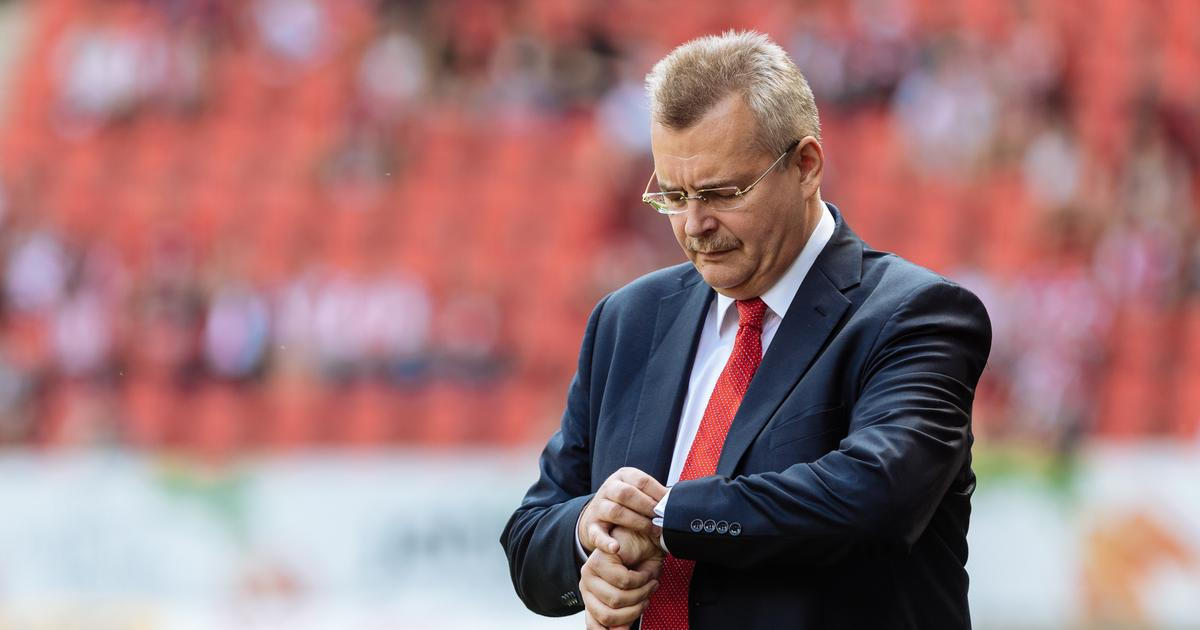 Tvrdík nabídl odchod z vedení Slavie, Tykač ho ve funkci podržel