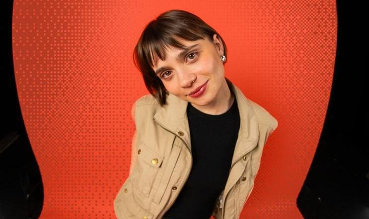 Šéfredaktorkou nového projektu České televize s názvem tak.moment, který je primárně určen generaci Z, je Anna Mikušová.